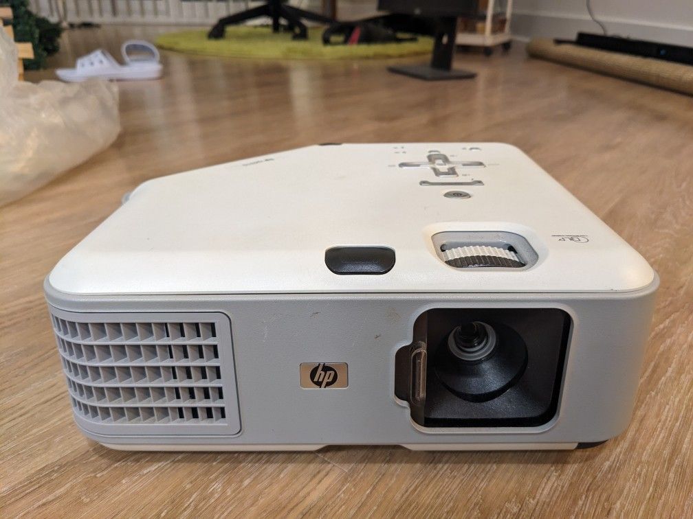 Projector (HP vp3610) For Sale!