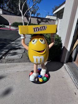 Peanut m&m candy display