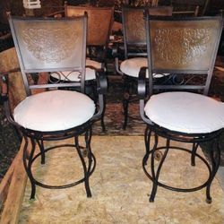Set Of 4 Barstools 
