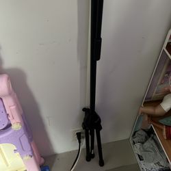 On-Stage MS7701B adjustable tripod stand.