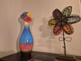 Vase And/or Flower Nw 215/Lone Mountain