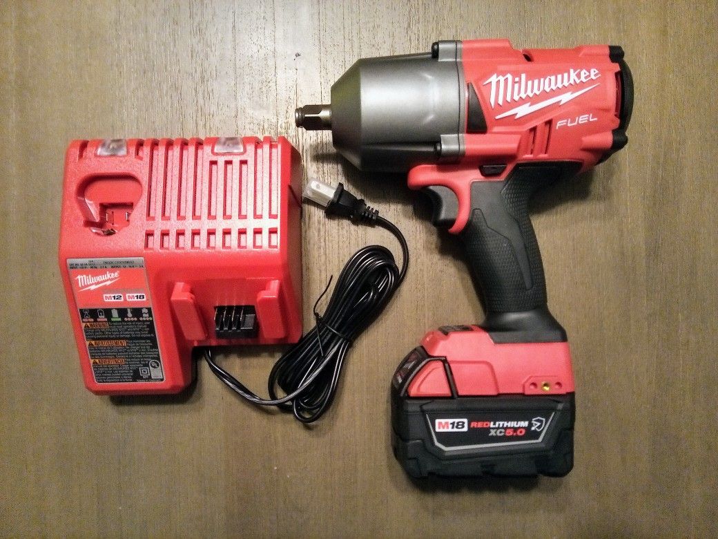 Milwaukee M18 Fuel 1/2" High Torque Impact Wrench w/Friction Ring Kit