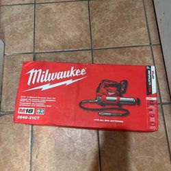 MILWAUKEE GREASE GUN 2-SPEED 