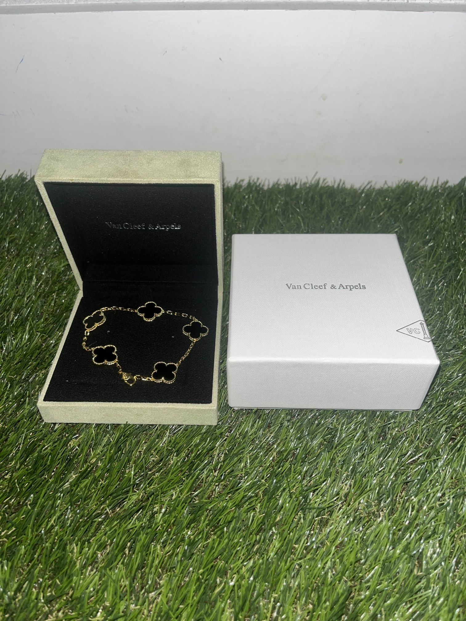Vancleef Bracelet 18k Gold