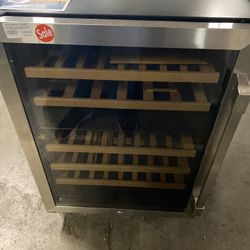 Dacor Professional  HWC242L 24 Inch Wine Cellar with EasyGlide™ Shelves, Large Internal Capacity