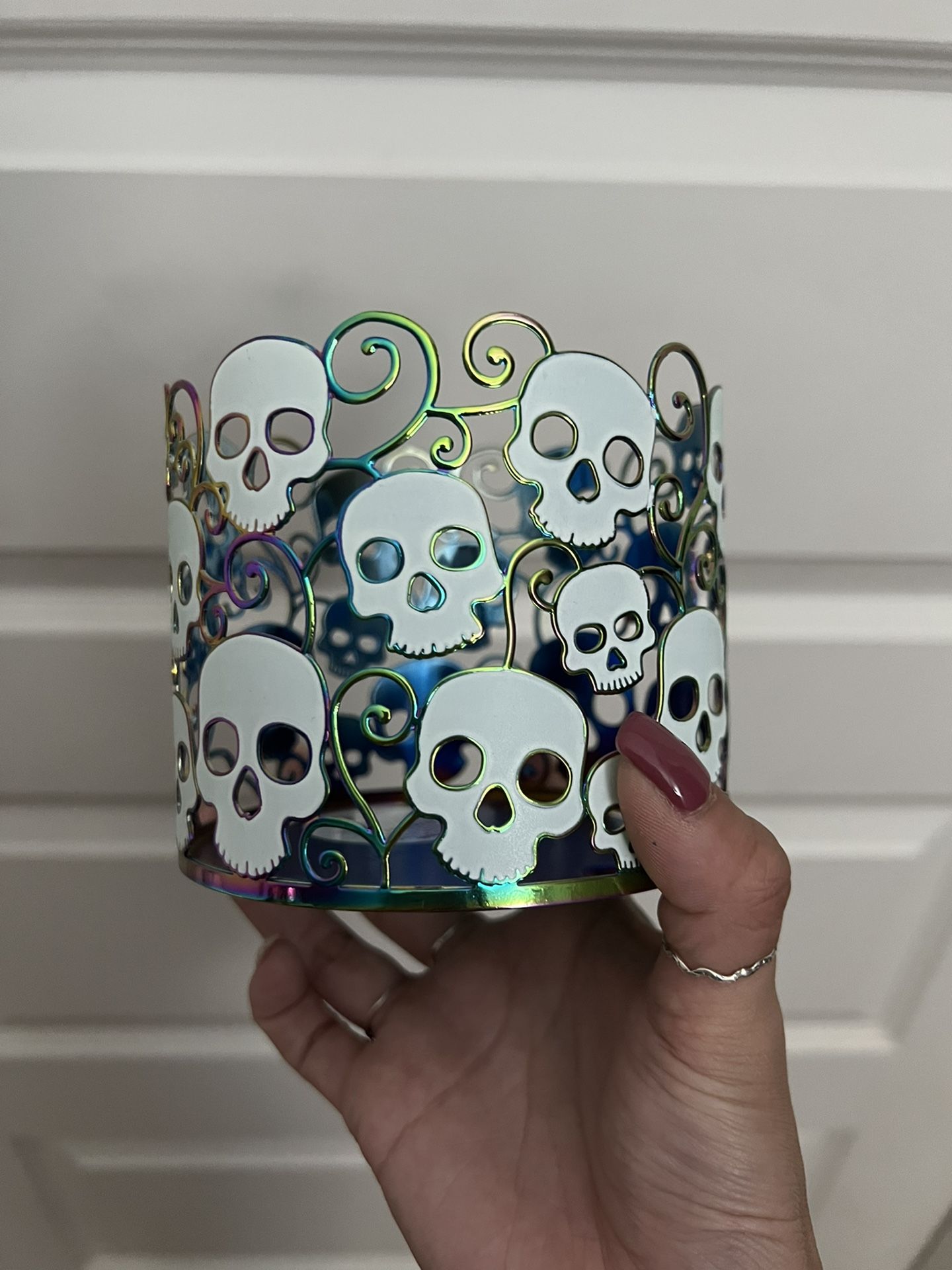 BRAND NEW WITH TAGS! BATH & BODY WORKS Halloween Skull Glow In The Dark 3 Wick Candle Holder