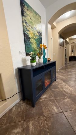 Beautiful fireplace /tv stand in excellent condition 58” inches