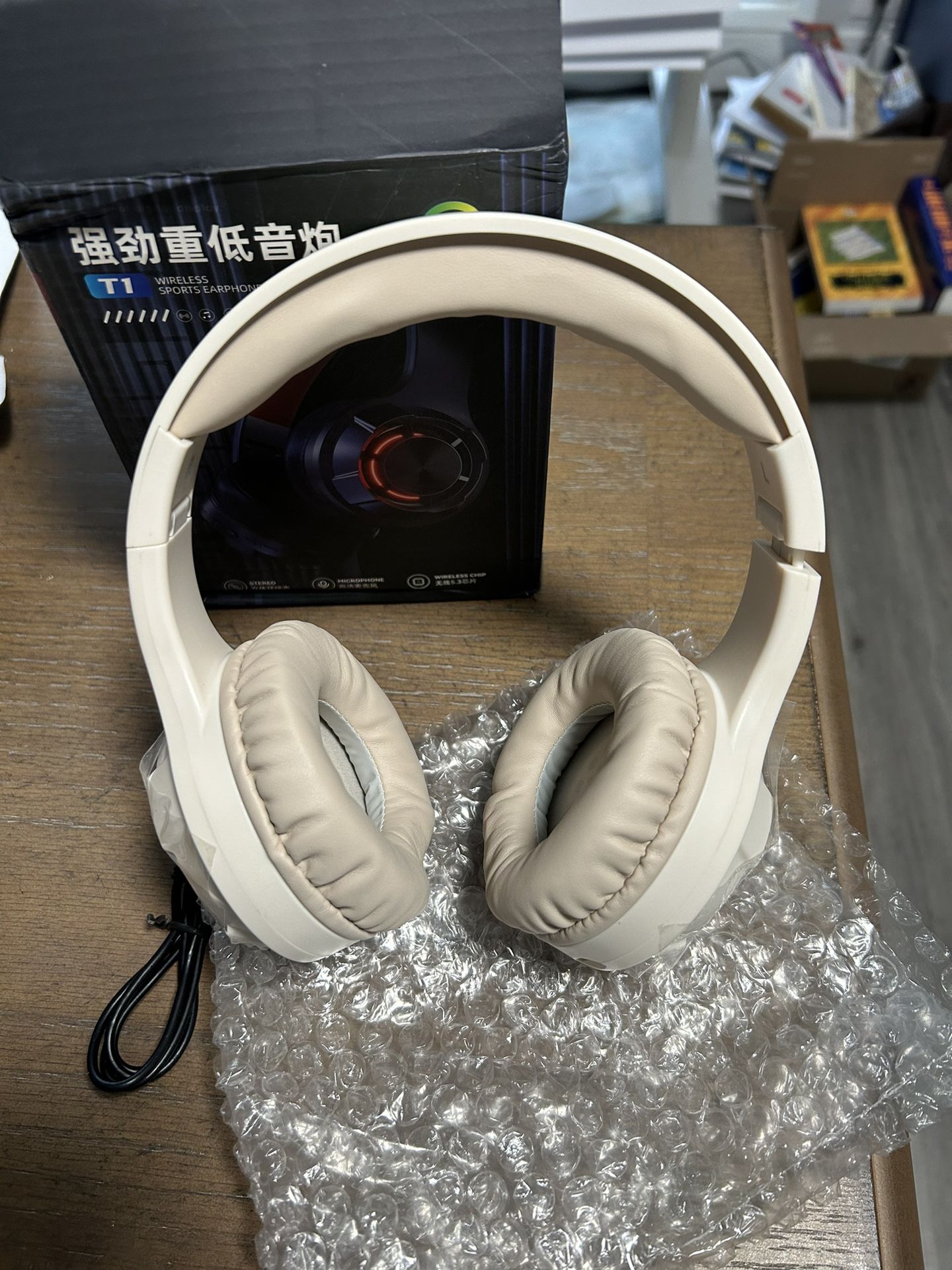 Brand New Wireless Headphone Bluetooth Noise Cancelling