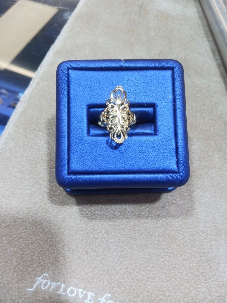 Beautiful 14k Gold Ring