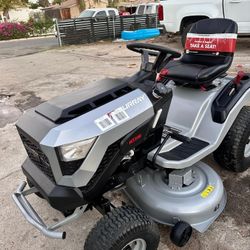 Murray
MT200 42 in. 19.0 HP 540cc EX1900 Series Briggs and Stratton Engine Automatic Gas Riding Lawn Tractor Mower