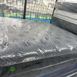 KING SIZE SIMMONS BEAUTYREST BLACK SERIES 2 (MEDIUM) MATTRESS & BOX SPRINGS BED SET