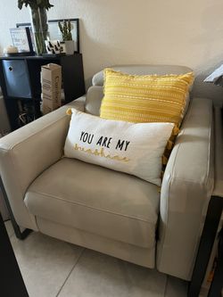 2 FULLY ELECTRIC RECLINER CHAIRS