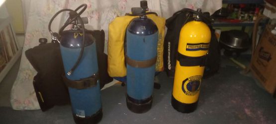Scuba tanks regulator and buoyancy vest