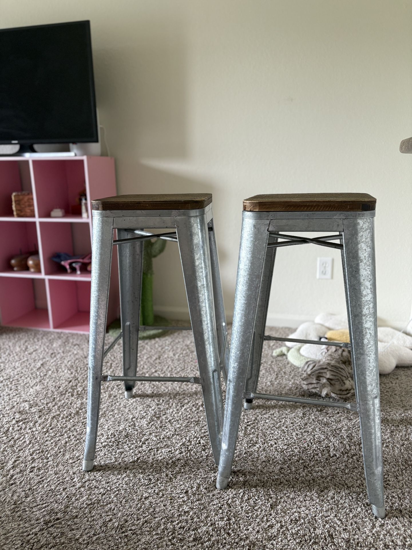 SET OF 2 TALL STOOLS