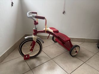 Radio Flyer Classic Red Tricycle