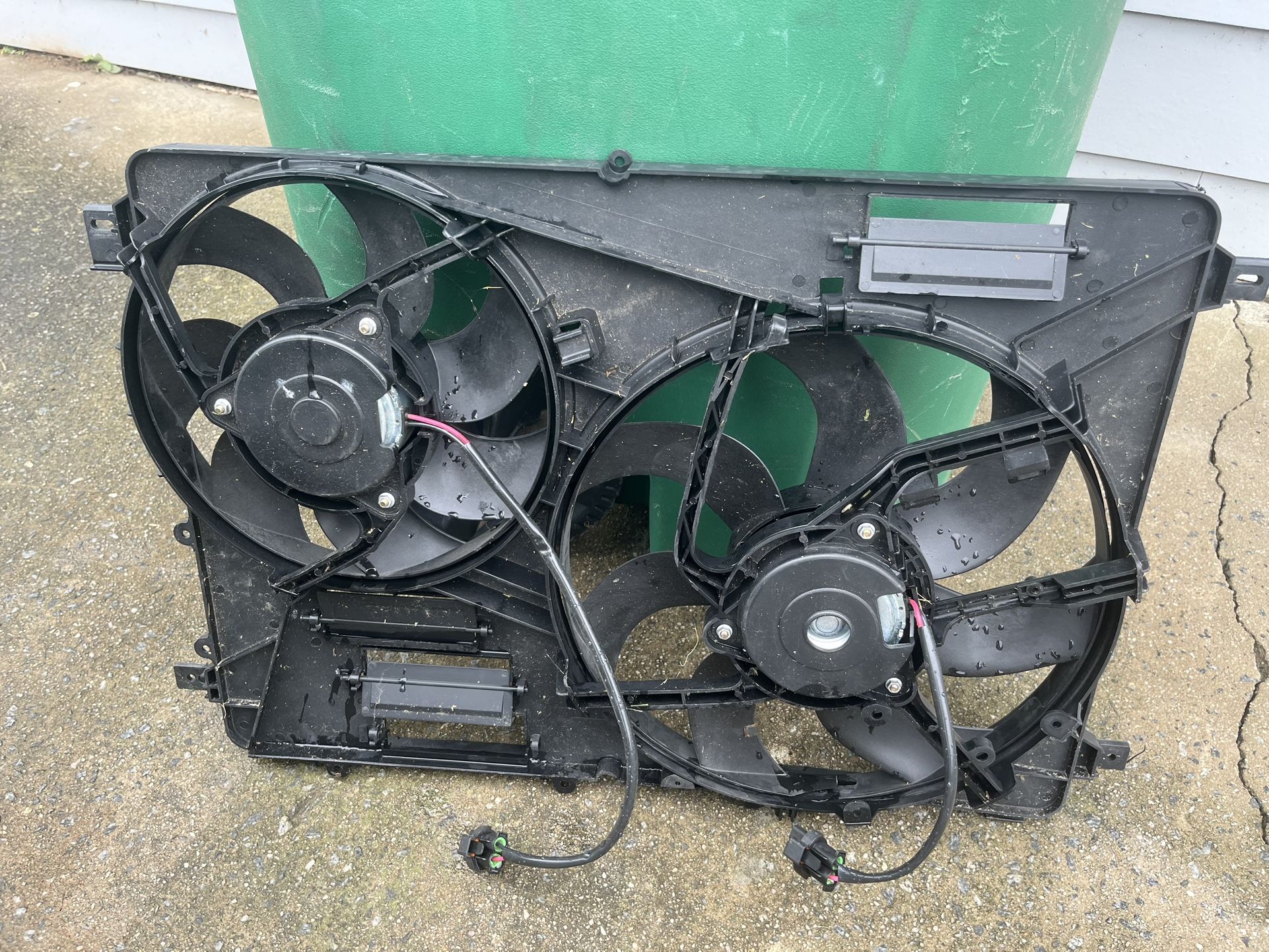 2010-2014 Volvo Xc60 Cooling Fan Without Module 