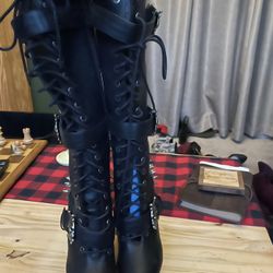 Women’s Knee-High Shoes Stiletto Spiked Size 8.5