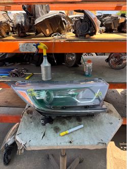 Honda CRV RIGHT USED OEM HEADLIGHT (2017-2022)