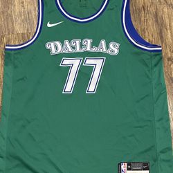 Luka Dončić Dallas Mavericks Nike Swingman jersey