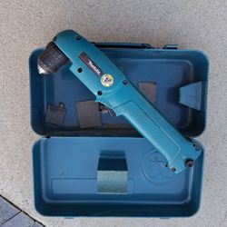 Vintage MAKITA DA391D  9.6V 3/8" Cordless Right Angle Drill  Comes With Untested Battery and Case....asking $25.00