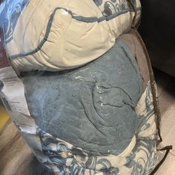 Queen Comforter Set