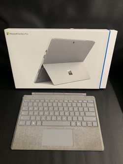 Microsoft Surface Pro 4 Intel Core i5 / 256GB SSD / 8GB Ram with keyboard and pen