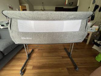 Mika Micky Baby Bassinet Bedside Sleeper – Excellent Condition