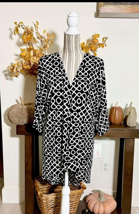 NEW—Bold Print Cardigan by LuLaRoe 🤍 Size S—Generous sizing may fit M/L