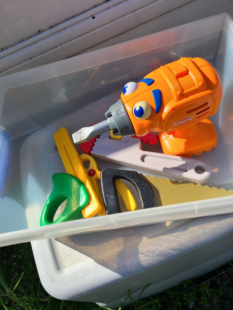 Bob The Builder Work Bench and Storage Box of Play Tools.