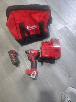 Milwaukee Impact Driver with Battery, Charger & Bag