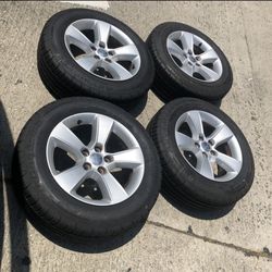 4 — 215/65r17 5x114.3 5x4.5 5x115 Stock Chrysler 300 Toyota Tacoma Cr-v Camry Corolla Civic Accord Altima Sentra Rims Wheels Good 80% Treads Tires!!!!