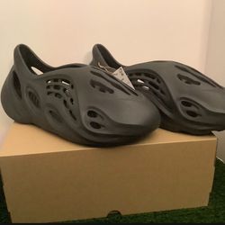 Adidas Yeezy Foam RNR Onyx DS Size 10