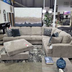 Sectional couch for living room