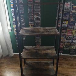 2 Wooden Shelf Units