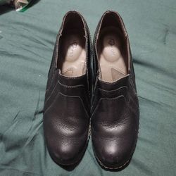 Womans I Love Comfort Leather 2" black leather loafers 8.5