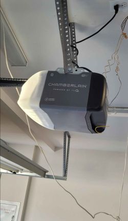 Chamberlain myQ Garage Door Opener with Battery Backup