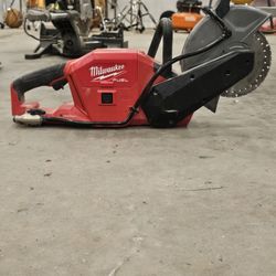Milwaukee Fuel Concrete Saw 