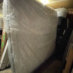 King Mattress  And  2 Box .. 