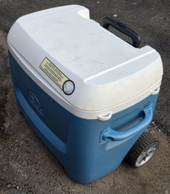 Igloo Rolling Cooler with Wheels