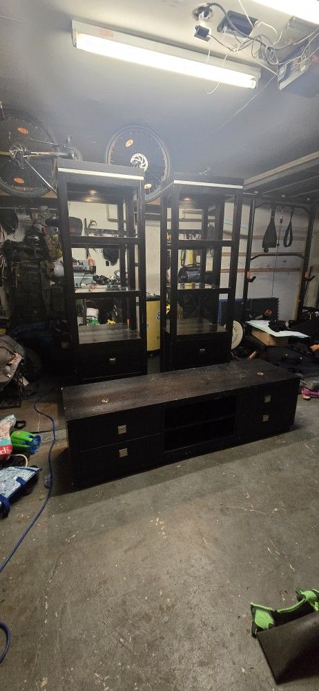 Entertainment center