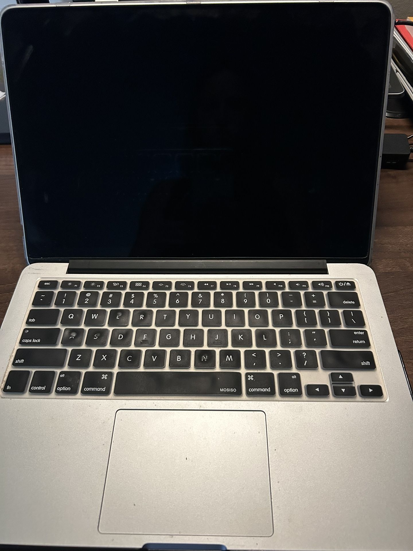 Silver Apple MacBook Pro 13” (2015)