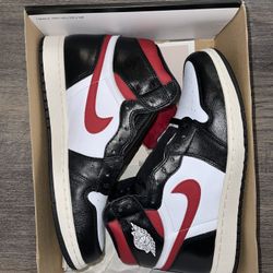 Air Jordan 1s “Gym Red” Size 10 