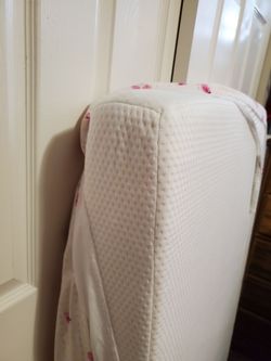 Crib Mattress, Memory foam. Very Clean.  No Stains, No Smells. PET FREE HOME.