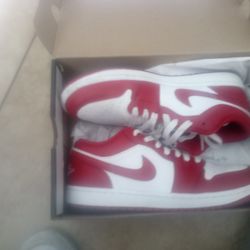 Air Jordan 1s size 8.5