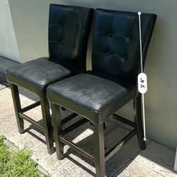 2 Counter Stools 
