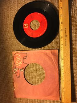 Carly Simon vinyl 45 record “after the storm” and “nobody does it better”
