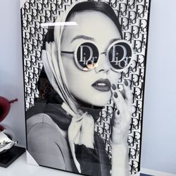 Glossy Lady Art Sculpture 