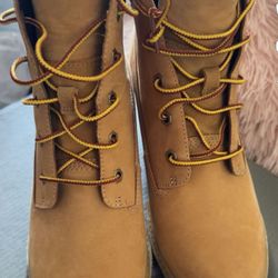 Size 7.5 ❤️ Wedge Timberland 