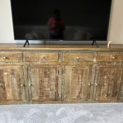 Entertainment Center Fits 90”