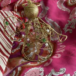 Pretty Angel Ornament Wired Gold . NEW